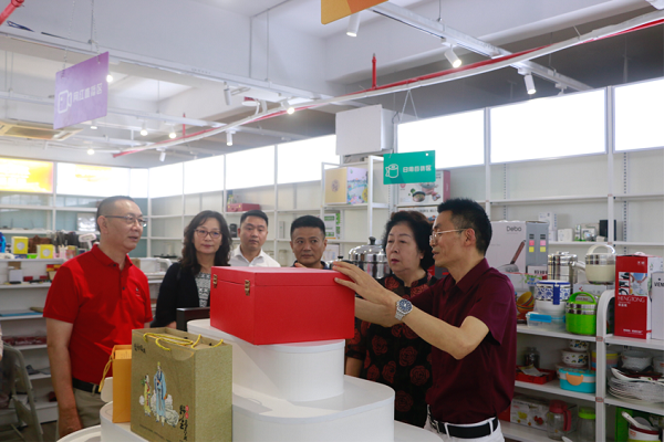 深圳市企業(yè)聯(lián)合會、深圳市企業(yè)家協(xié)會黨委書記于劍一行到禮至控股集團調研